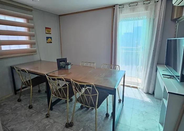 J Honor Apartament *