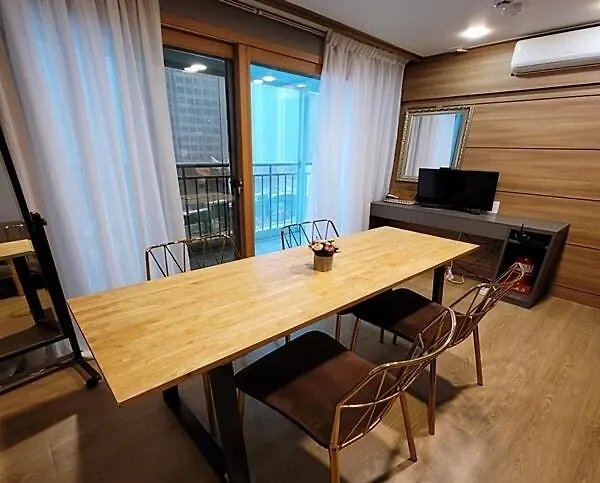 J Honor Apartament